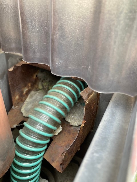 劣化したベランダドレン・別角度